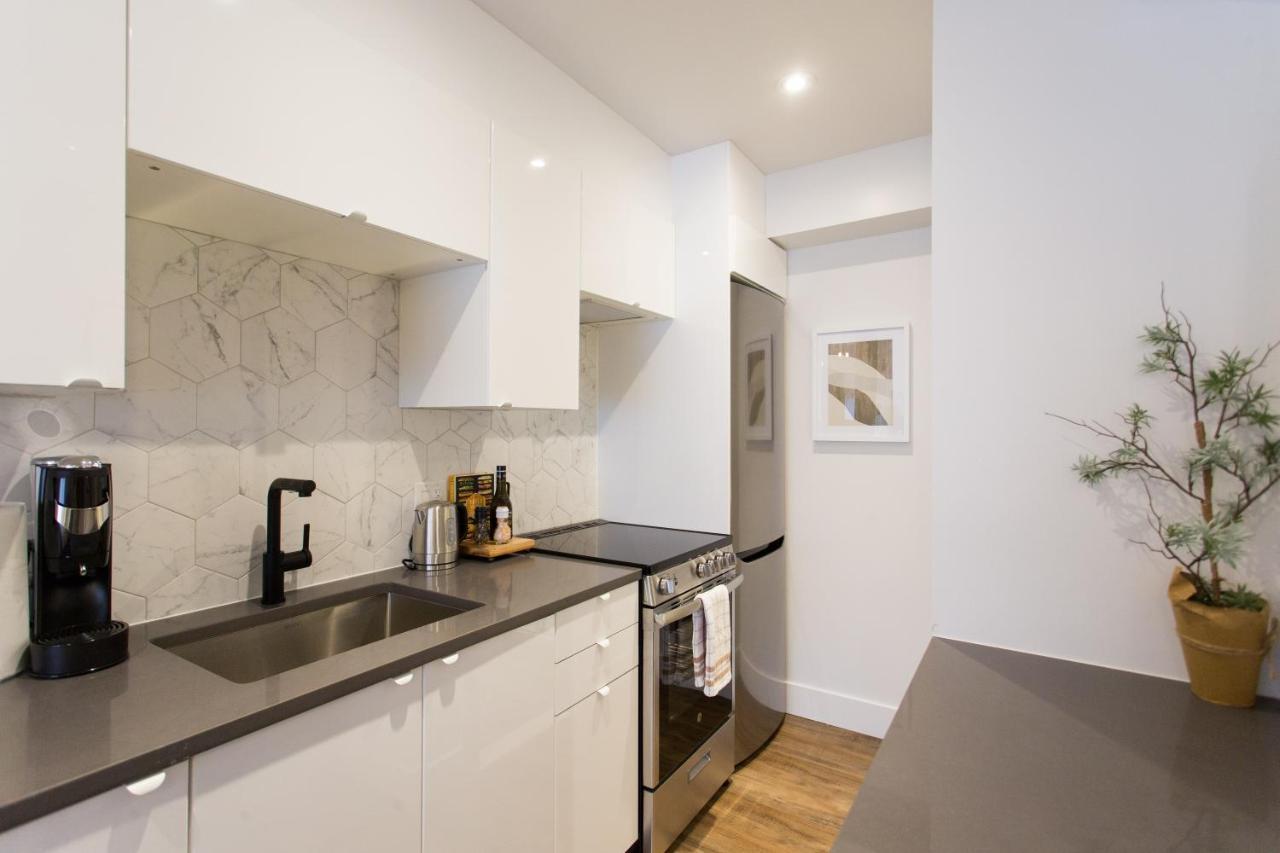 Blue Oasis Studio With Full Kitchen And Bath By Den Stays Montreal Exteriér fotografie