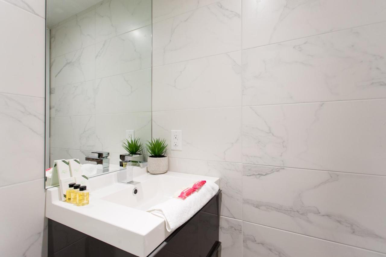 Blue Oasis Studio With Full Kitchen And Bath By Den Stays Montreal Exteriér fotografie